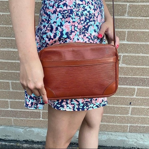 ✨SOLD✨AUTHENTIC LOUIS VUITTON EPI TROCADERO✨ - Picture 2 of 3